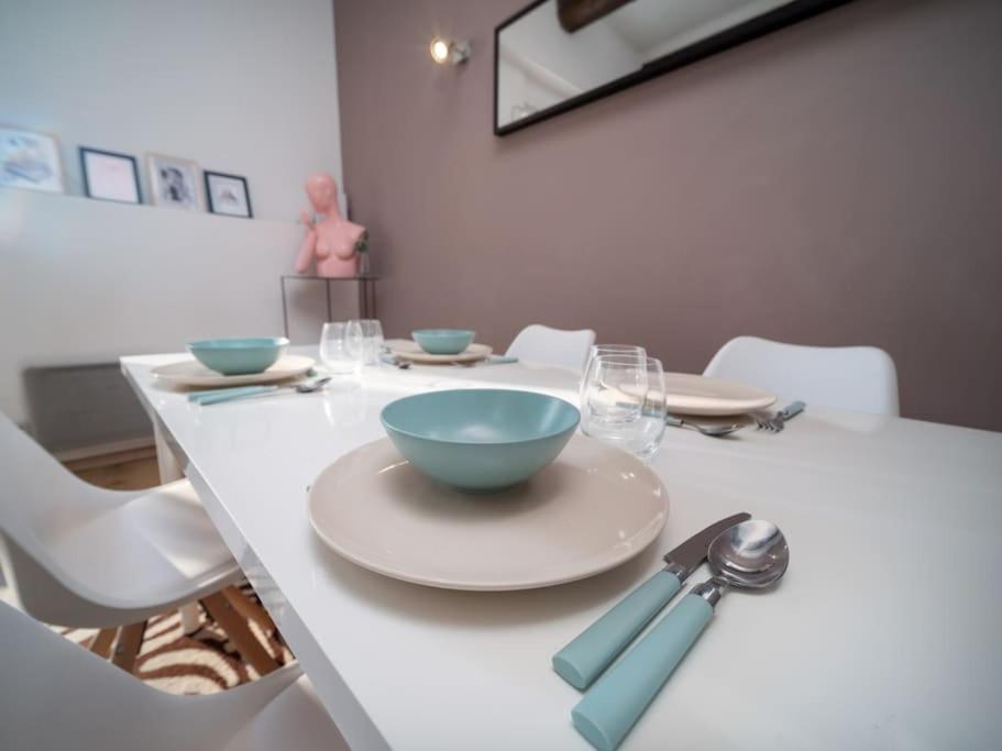 Appartement Tout Equipe 4 Couchages Avec Terrasse Et Parking Venelles Exterior foto